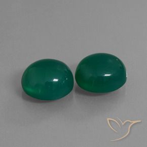 16.71カラットの天然グリーンアゲート（12.9×12.3 mm・オーバルカット）