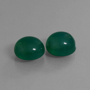 15.65カラットの天然グリーンアゲート（12.4×11.5 mm・オーバルカット）