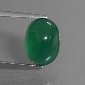5.72カラットの天然ミディアムグリーンアゲート（13.1×9.7 mm・オーバルカット）