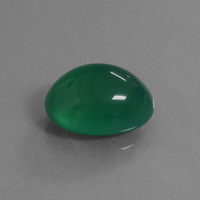 5.72カラットの天然ミディアムグリーンアゲート（13.1×9.7 mm・オーバルカット）