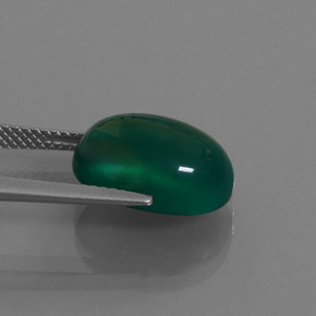 7.42カラットの天然グリーンアゲート（14.3×10.5 mm・オーバルカット）