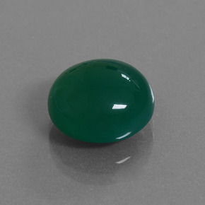 8.77カラットの天然ミディアムダークグリーンアゲート（13.4×12.3 mm・オーバルカット）