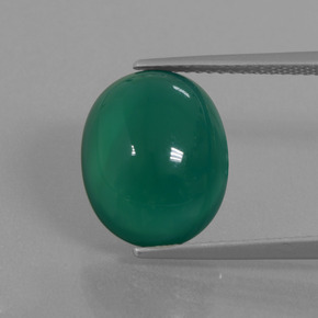 6.88カラットの天然グリーンアゲート（13.7×11 mm・オーバルカット）