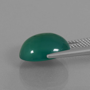 6.88カラットの天然グリーンアゲート（13.7×11 mm・オーバルカット）