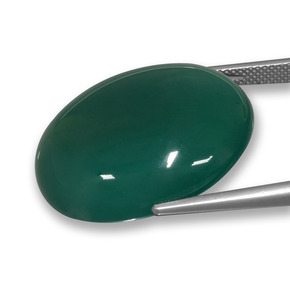 42.59カラットの天然クールグリーンアゲート（26.6×23.2 mm・オーバルカット）