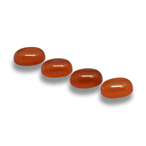 2.59カラットの天然オレンジレッドアゲート（6.1×4 mm・オーバルカット）