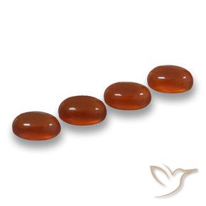 2.49カラットの天然ミディアムレッドアゲート（6.2×4.2 mm・オーバルカット）
