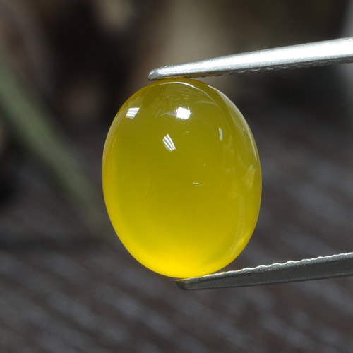 3.84カラットの天然薄いハニーイエロー瑪瑙、オーバルカット、半透明