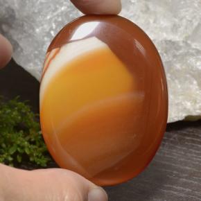 81.88カラットの天然マルチカラーアゲート（45.4×34.1 mm・オーバルカット）