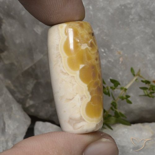 56.94カラットの天然マルチカラーアゲート、ファンシーシェイプ、オペーク