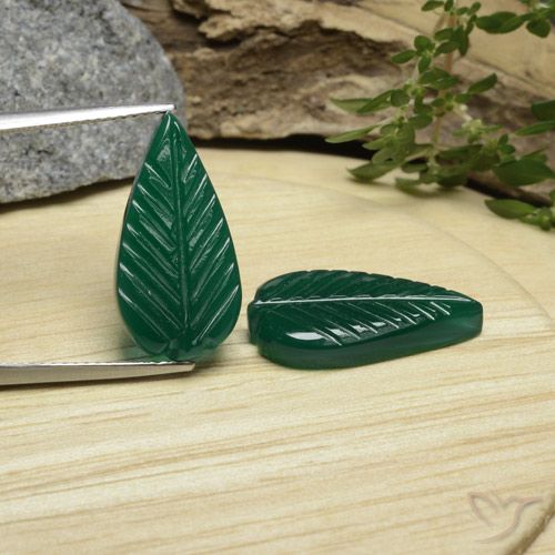 Shop natural 10.48ct ミディアムダークグリーン 瑪瑙 gems, ファンシー, from インド at GemSelect. In stock, global shipping!