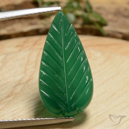 5.78カラットの天然ミディアムグリーン瑪瑙、ファンシー、半透明