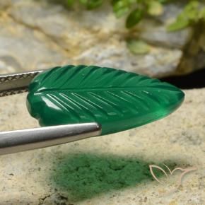 4.46カラットの天然ウォームグリーン瑪瑙、フラワーカット、半透明