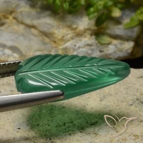 4.52カラットの天然ミディアムグリーン瑪瑙、フラワーカット、半透明