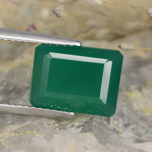 3.73カラットの天然フォレストグリーンアゲート（11×8.3 mm・エメラルドカット）