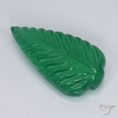 3.68カラットの天然ミディアムグリーン瑪瑙、フラワーカット、半透明