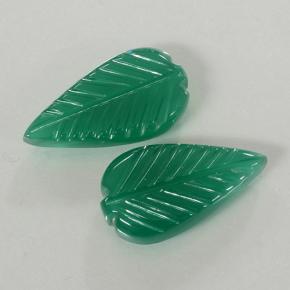 8.71カラットの天然ミディアムグリーンアゲート（18×9.9 mm・フラワーカット）