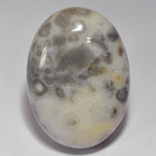 39.51カラットの天然マルチカラーアゲート（30.2×22 mm・オーバルカット）