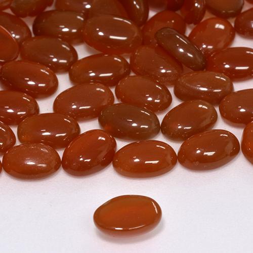 0.65カラットの天然ファイアレッドアゲート（7×5 mm・オーバルカット）