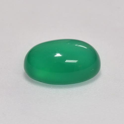 1.23カラットの天然薄いバジルグリーンアゲート（7.9×5.9 mm・オーバルカット）