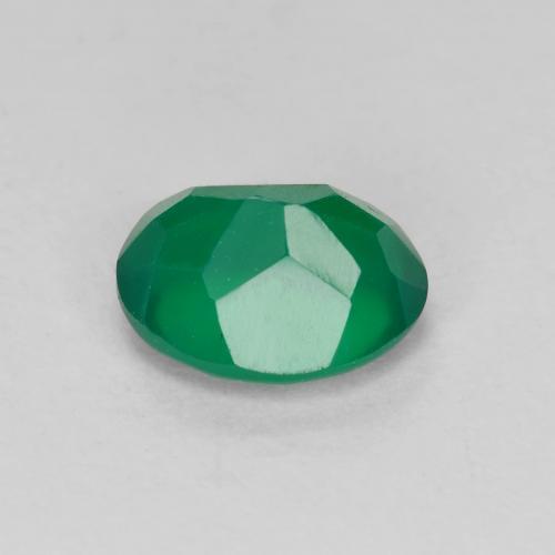 1.04カラットの天然ウォームグリーンアゲート（7.4×5.6 mm・オーバルカット）