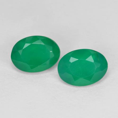 1.35カラットの天然ミディアムグリーンアゲート（7×5.1 mm・オーバルカット）