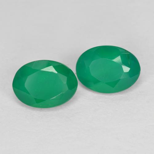 1.35カラットの天然ミディアムグリーンアゲート（7×5.1 mm・オーバルカット）