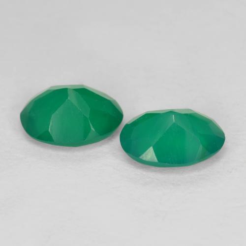1.35カラットの天然ミディアムグリーンアゲート（7×5.1 mm・オーバルカット）