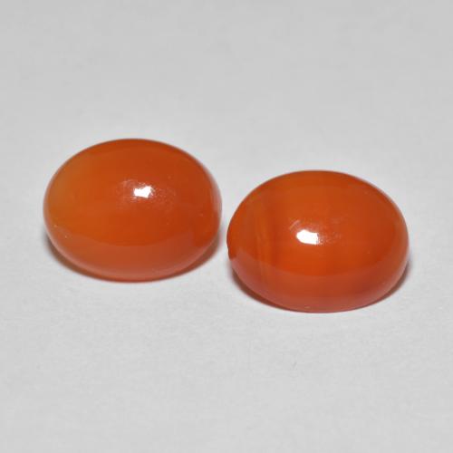 3.32カラットの天然ミディアムオレンジアゲート（8.9×7.1 mm・オーバルカット）