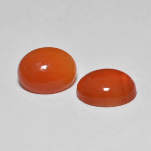 3.32カラットの天然ミディアムオレンジアゲート（8.9×7.1 mm・オーバルカット）
