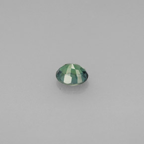 0.33カラットの天然グリーン/レッドアレキサンドライト（4.4×3.7 mm・オーバルカット）