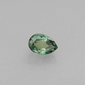0.27カラットの天然グリーン/レッドアレキサンドライト（4.2×2.9 mm・洋梨の形）