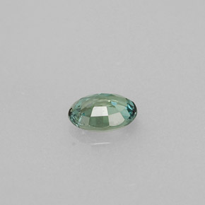0.19カラットの天然グリーン/レッドアレキサンドライト（4.1×3.2 mm・オーバルカット）