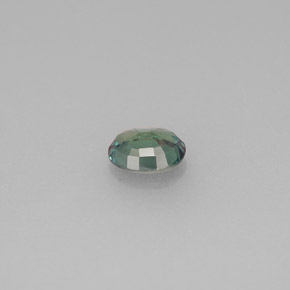 0.34カラットの天然グリーン/レッドアレキサンドライト（4.8×3.8 mm・オーバルカット）