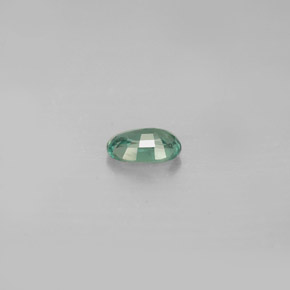 0.36カラットの天然グリーン/レッドアレキサンドライト（5.2×3.5 mm・オーバルカット）