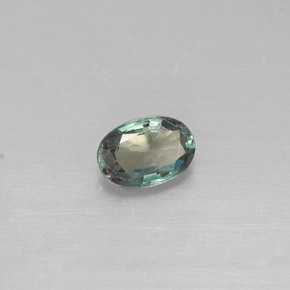 0.34カラットの天然グリーン/レッドアレキサンドライト（5.1×3.5 mm・オーバルカット）