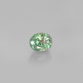 0.54カラットの天然グリーン/レッドアレキサンドライト（4.6×3.8 mm・オーバルカット）