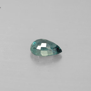 0.45カラットの天然グリーン/レッドアレキサンドライト（5.5×3.8 mm・洋梨の形）