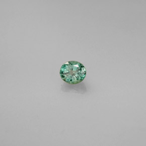 0.29カラットの天然グリーン/レッドアレキサンドライト（3.9×3.4 mm・オーバルカット）