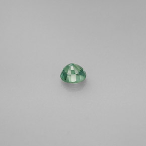 0.29カラットの天然グリーン/レッドアレキサンドライト（3.9×3.4 mm・オーバルカット）