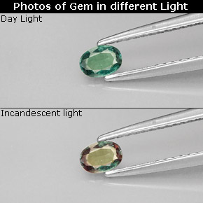0.25カラットの天然グリーン/レッドアレキサンドライト（4.6×3.3 mm・オーバルカット）