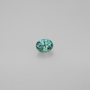 0.31カラットの天然グリーン/レッドアレキサンドライト（4.2×3.2 mm・オーバルカット）