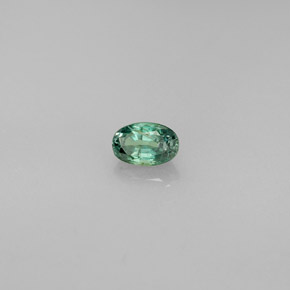 0.37カラットの天然グリーン/レッドアレキサンドライト（4.5×3.3 mm・オーバルカット）