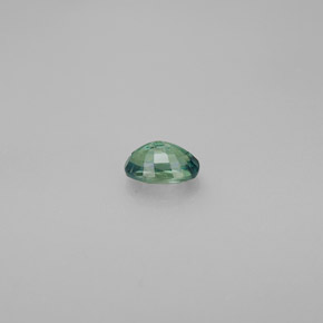 0.37カラットの天然グリーン/レッドアレキサンドライト（4.5×3.3 mm・オーバルカット）