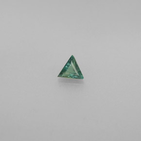 0.12カラットの天然グリーン/レッドアレキサンドライト（3.7×3.2 mm・トリリアント）