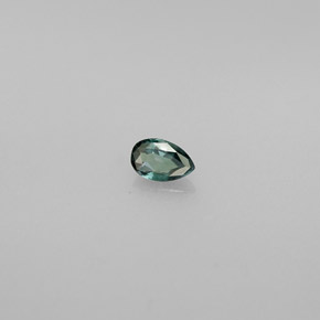 0.13カラットの天然グリーン/レッドアレキサンドライト（4×2.6 mm・洋梨の形）