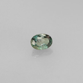 0.18カラットの天然グリーン/レッドアレキサンドライト（3.8×2.7 mm・オーバルカット）