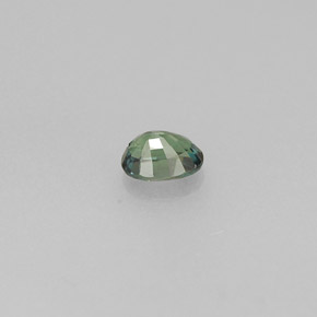 0.18カラットの天然グリーン/レッドアレキサンドライト（3.8×2.7 mm・オーバルカット）