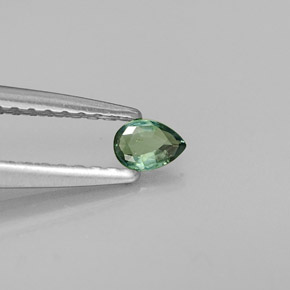 0.10カラットの天然グリーン/レッドアレキサンドライト（3.6×2.6 mm・洋梨の形）