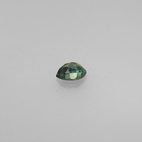 0.10カラットの天然グリーン/レッドアレキサンドライト（3.1×2.3 mm・洋梨の形）